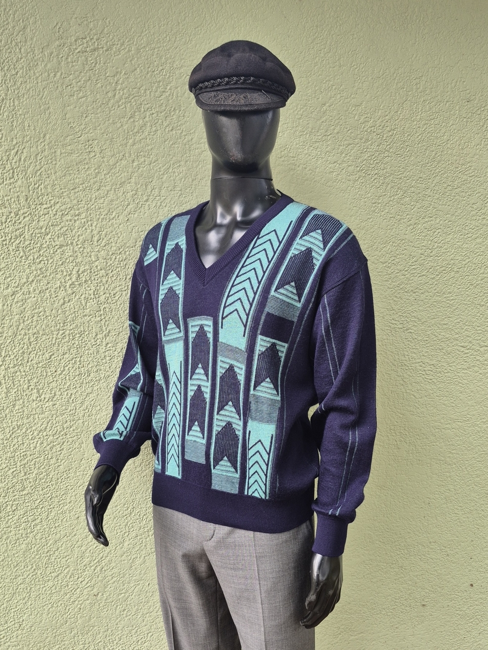 GABICCI (Italy) Men's Vintage Wool Blend  V Neck Luxury Sweater